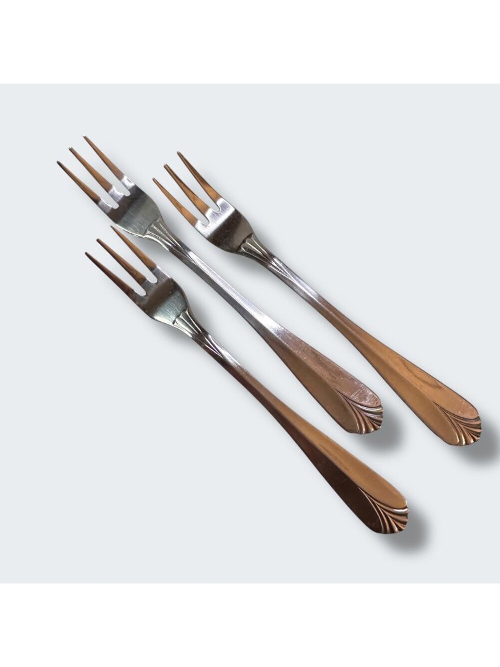 Cambridge Stainless Steel Seafood Forks Set Of 3 With Elegant Shell Detail
